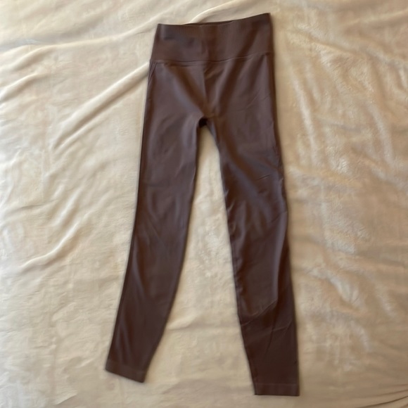 Lululemon 25” Ebb To Street running tight. Size 4. Like new condition. - Picture 7 of 8